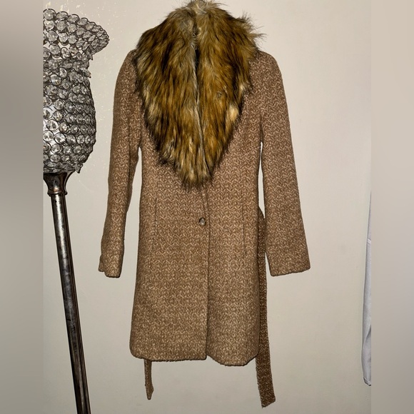 NWOT, Ivanka Trump, wool coat with removable fur collar, size 2 - Picture 2 of 5